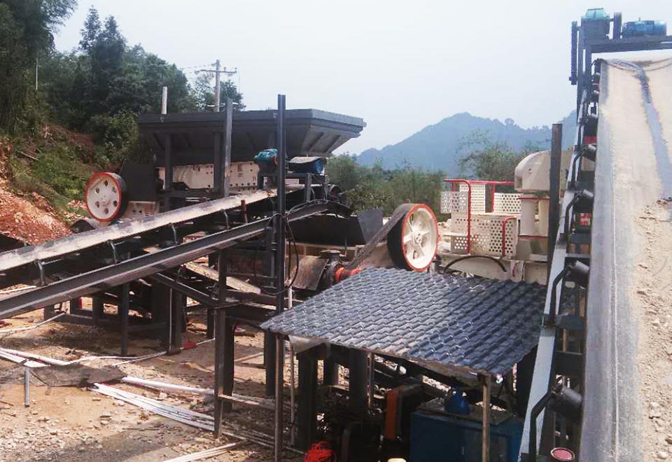福建三明胡總購(gòu)買(mǎi)鳴恒重工的破碎生產(chǎn)線(xiàn)現(xiàn)場(chǎng)
